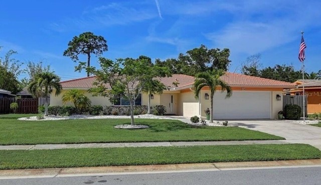 KEY DREAMS-LARGE HEATED POOL-3 BR-10 MIN TO SIESTA KEY-SLEEPS 8-GULF GATE