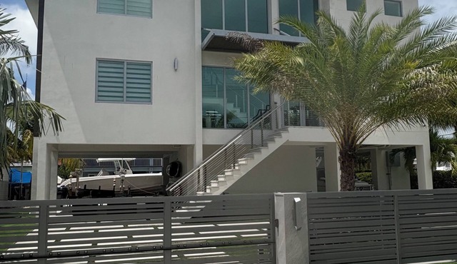 KEY LARGO BRAND NEW HOUSE WITH POOL & DOCKAGE