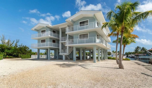 Key Largo Ocean Shore Villa 2 with pool & boat slip