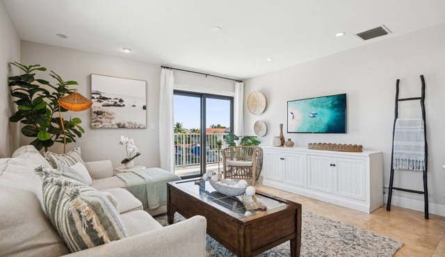 Key Largo Ocean Shore Villa 3 with pool & boat slip