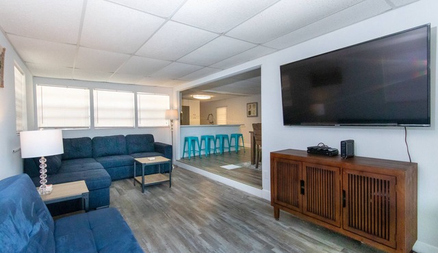 Key Largo updated Mobile Home 3bed 1.5bath 60ft on canal with boat lift