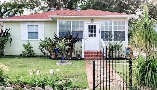 Key Lime Cottage - MINUTES from the beach, Ocean Center, Pictona & downtown!