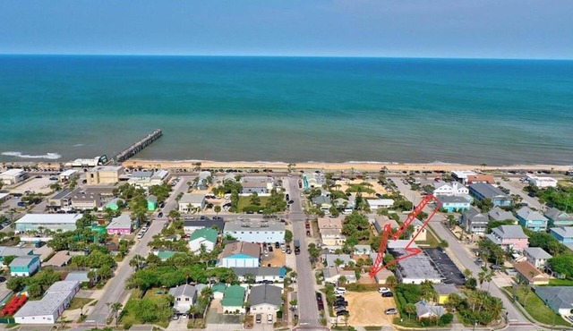 Key Lime Cottage - Updated - 1 Minute Walk to Beach & Pier