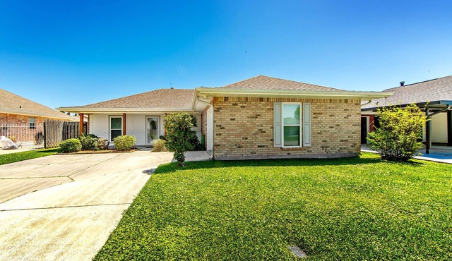 Key To ComfortnSpacious 3-Bedroom Getaway in the Heart of Houma!