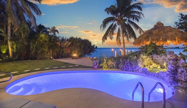 Key West Beach House with heated pool, tiki, and dock.♿︎