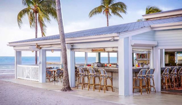 Key West Beach Stay + Free Breakfast, Pool & Bar