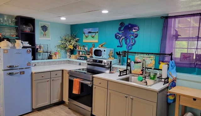 Key West inspired 1BR/1BA walking distance to historic downtown Mystic