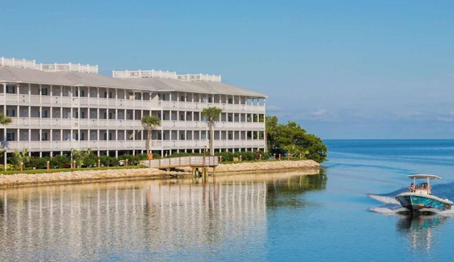 Key West Resort Stay – 2BR Villa Near Beaches & Sunset Views