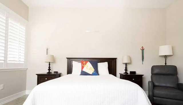 Key West Style Cottage - with pool/hot-tub