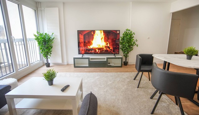 Keyless Modern and Spacious Appartment 90m2 Parking