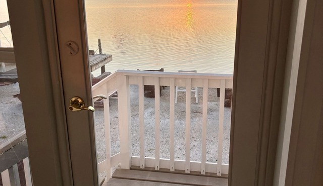 Keys cottage, oceanfront, dock, fenced backyard