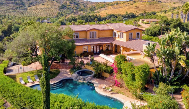 Keys Creek & Casita - AvantStay | Sleeps 30 | Vineyard, Pool, Theater, Views