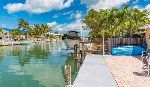 Keys Dream~ 37' Dock, Kayaks, Beach Club Included!