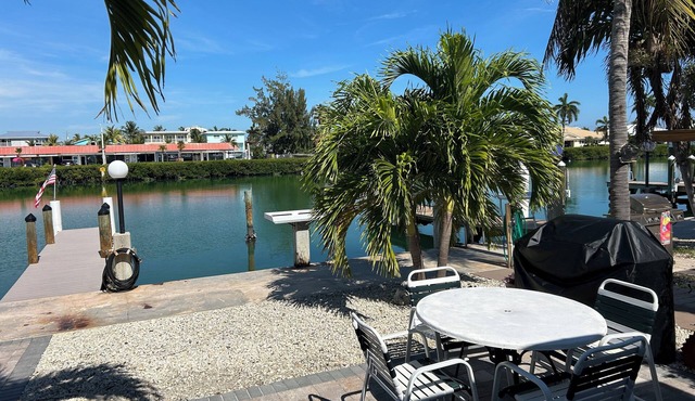 Keys Hideaway - Canal/Dock - Cabana Club - Pickleball - Remodeled 2/2 Villa