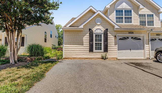 Keys of Marsh Harbor home with pool, tennis, & screened porch - near beach