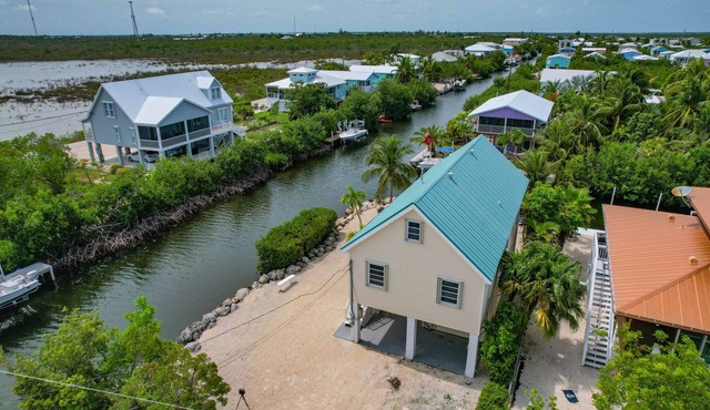 Keys On Jamaica: 3BR Waterfront Home, Large Corner Lot on Ramrod Key, Convenient to Atlantic & Gulf!