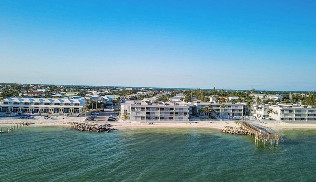 Keys Please is a 2bed/2bath condo located in desirable Key Colony Beach.