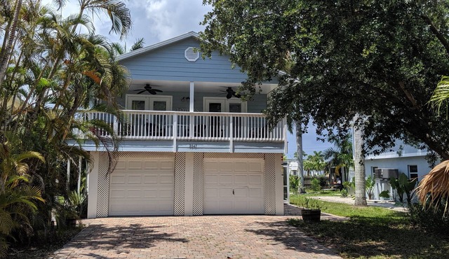 Keys stilt house top floor unit