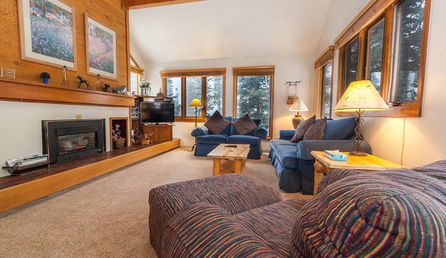 Keystone Condo Near Shuttle & Short Walk to Village, Private Deck w/Views!