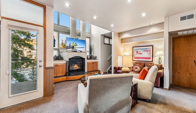 Keystone Escape | Steps to Shuttle Fireplace Deck Hot Tub & Pool