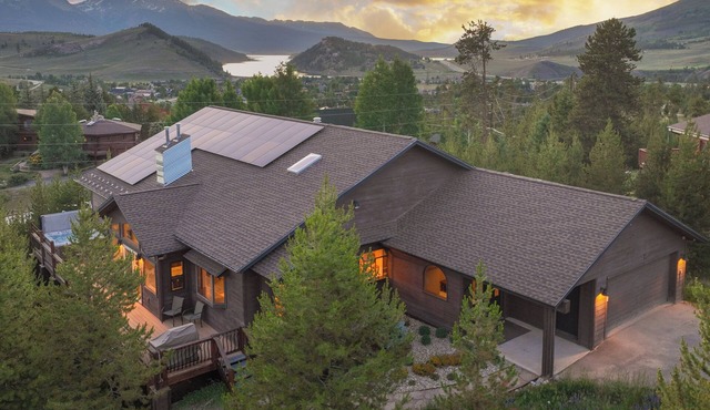 Keystone Large Family Home - Amazing Views, Rustic Charm - Hot Tub, Game Room
