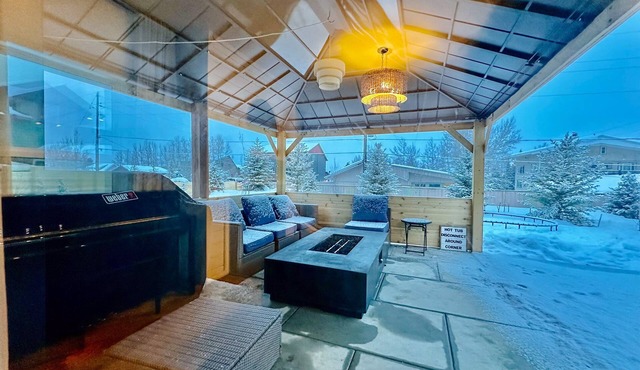 Keystone Retreat: Gated House, Hot Tub, Firepit, Fenced Yard for Furry Friends