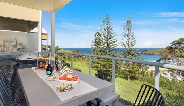 Kiama Haven overlooks Kiama Coastal Walk, Easts Beach and the ocean - amazing!