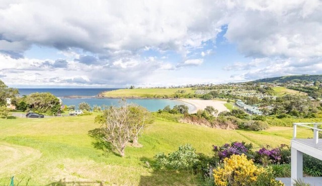 Kiama Home By the Sea, Beach and Mountain Views - Newly Renovated