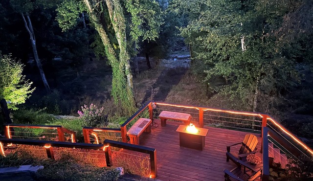 Kick back and relax in this calm, stylish cottage on the creek.