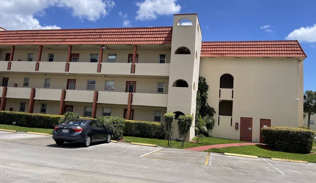 Kick back and relax in this calm, stylish space apartment with 1 bed 1 bath.n