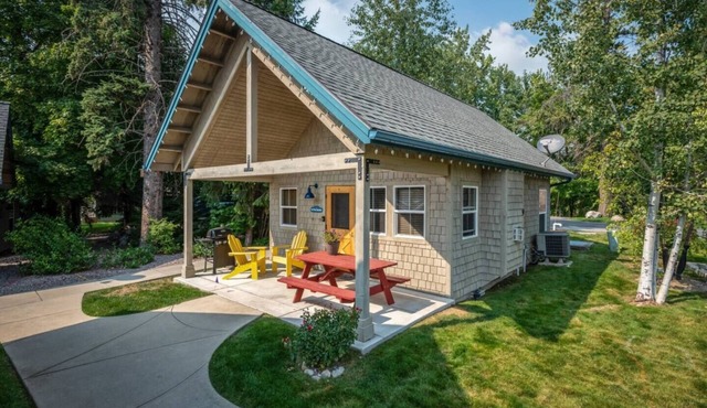 Kick back and savor vacation time at "Five O'clock Somewhere"