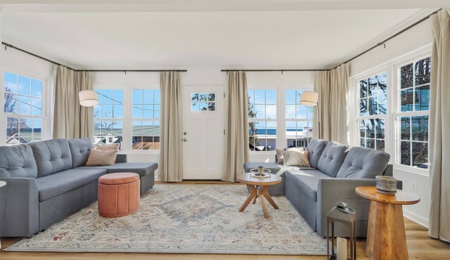 Kick back and enjoy the Chesapeake & this 3-bedroom, relaxing, stylish space.