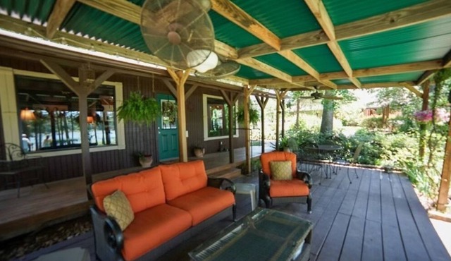 Kick back, relax, chill out and enjoy the lakeside lifestyle!