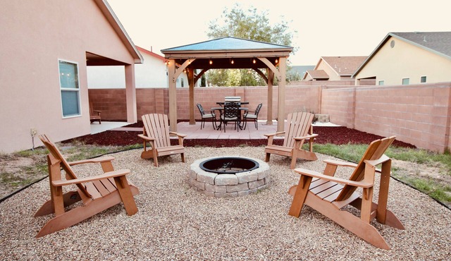 Kick Back & Relax! This Place is Gorgeous - Sleeps 10