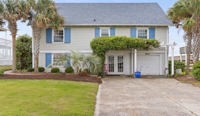 Kickback Cottage~ Private Beach Access, Pool Table, Sunrises on the Porch!