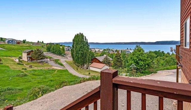Kickback Kabin - Sleeps 25! Stunning Lake Views, Ultimate Bunk Room
