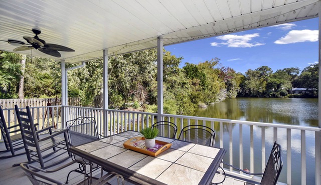 Kickback & relax Lakefront - Serenity Lake Cottage