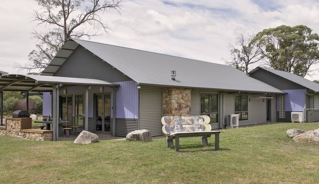 Kickenback Lodge - 3BR Lodge l Gym l Indoor Pool l Tennis l WiFi l Air-Con