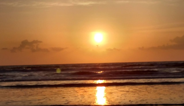 Kid and Pet Friendly Family Ocean Oasis! 2 Blocks from the Beach, East side A1A.