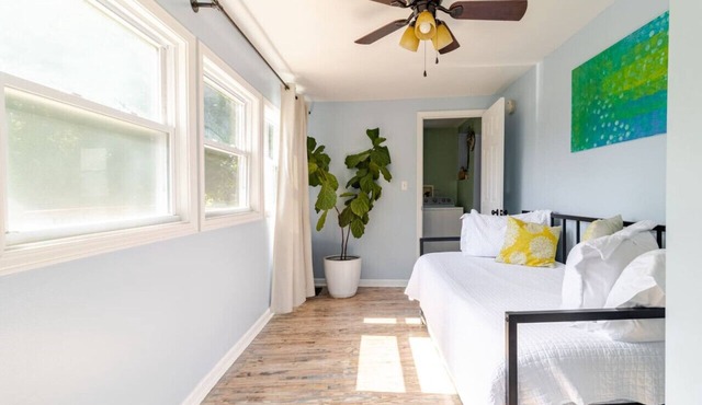 Kid-friendly 3/2 Home, 3 Mins to Downtown + Deck