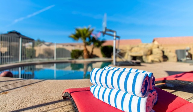 Kid Friendly - 5 BDR Home - Heated Pool - Mini Golf