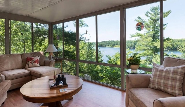 Kid-friendly lakefront family cottage (4br, 3ba) on 11 acres with swim-off dock