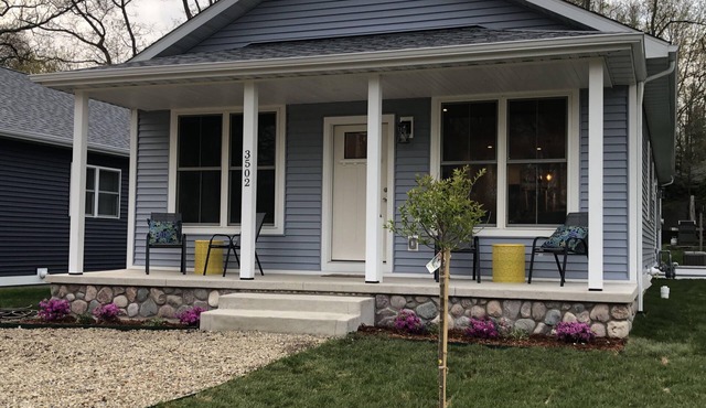 Kid-friendly Michiana cottage! Summer dates open - including 4th of July!