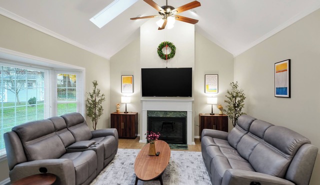 Kid-Friendly Near UD, 1st-Floor Master + Office