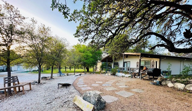 Kid Friendly, River house 65 yards to the Frio River