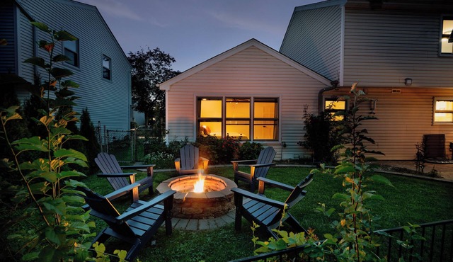 Kid-Friendly Stylish 4BR Retreat: Game Room, Pergola, Fire Pit, Yard & WFH Desk!