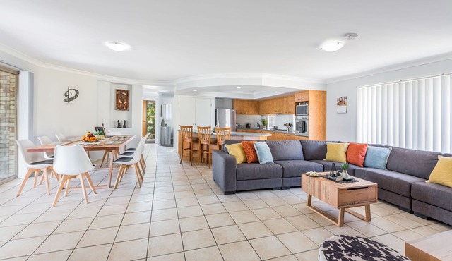 Kidman Place - Spacious Luxury+ FREE WIFI + WINE