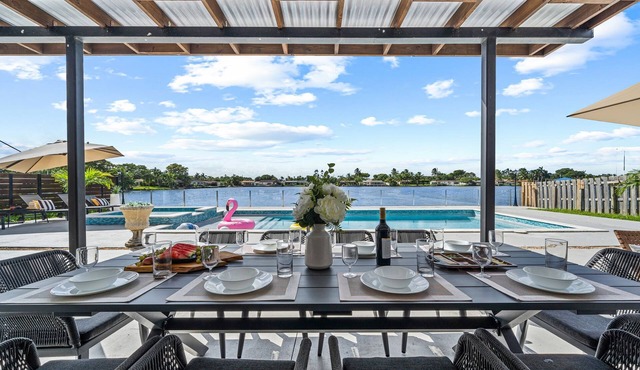 [Kids Favourite] World Cup Lakefront Hub | Sleeps 14 | Heated Pool