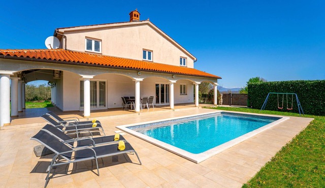 Kikaana by Interhome
