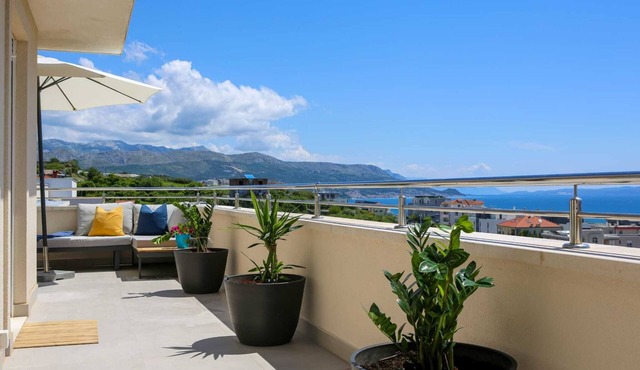 Kiki's Sea View Apartment with terrace in Znjan, Split